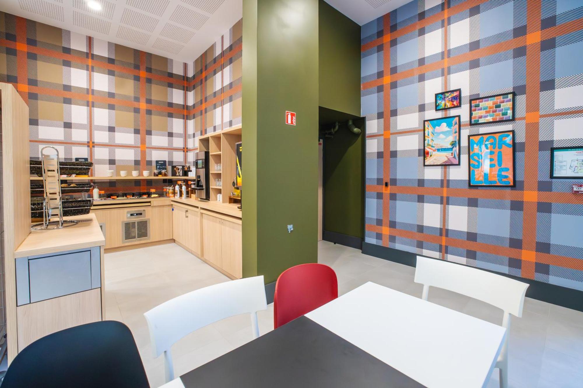 Easyhotel Marseille Euromed Exterior foto