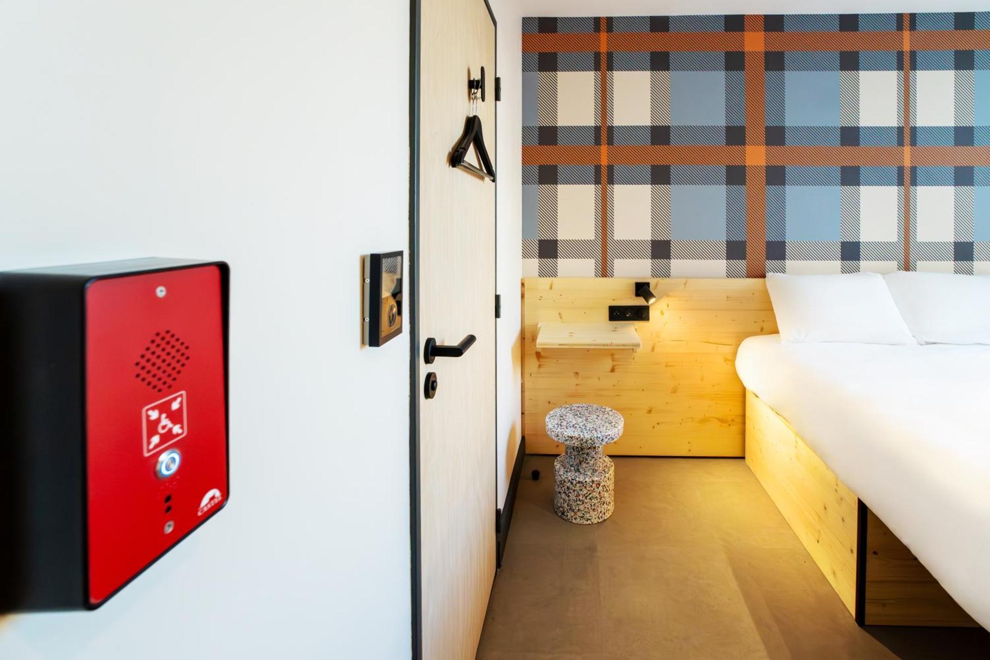 Easyhotel Marseille Euromed Exterior foto